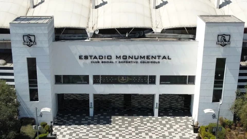 Fachada del Estadio Monumental