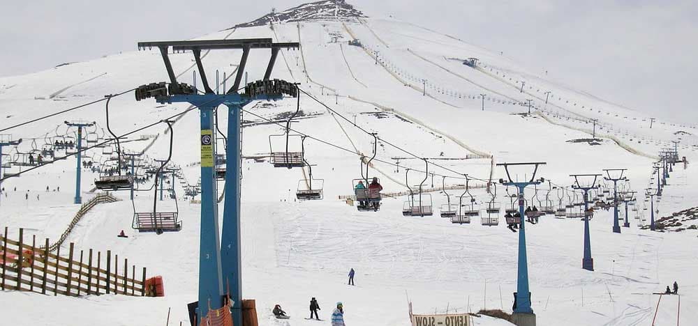 Pistas de ski y andariveles en la cordillera de El Colorado