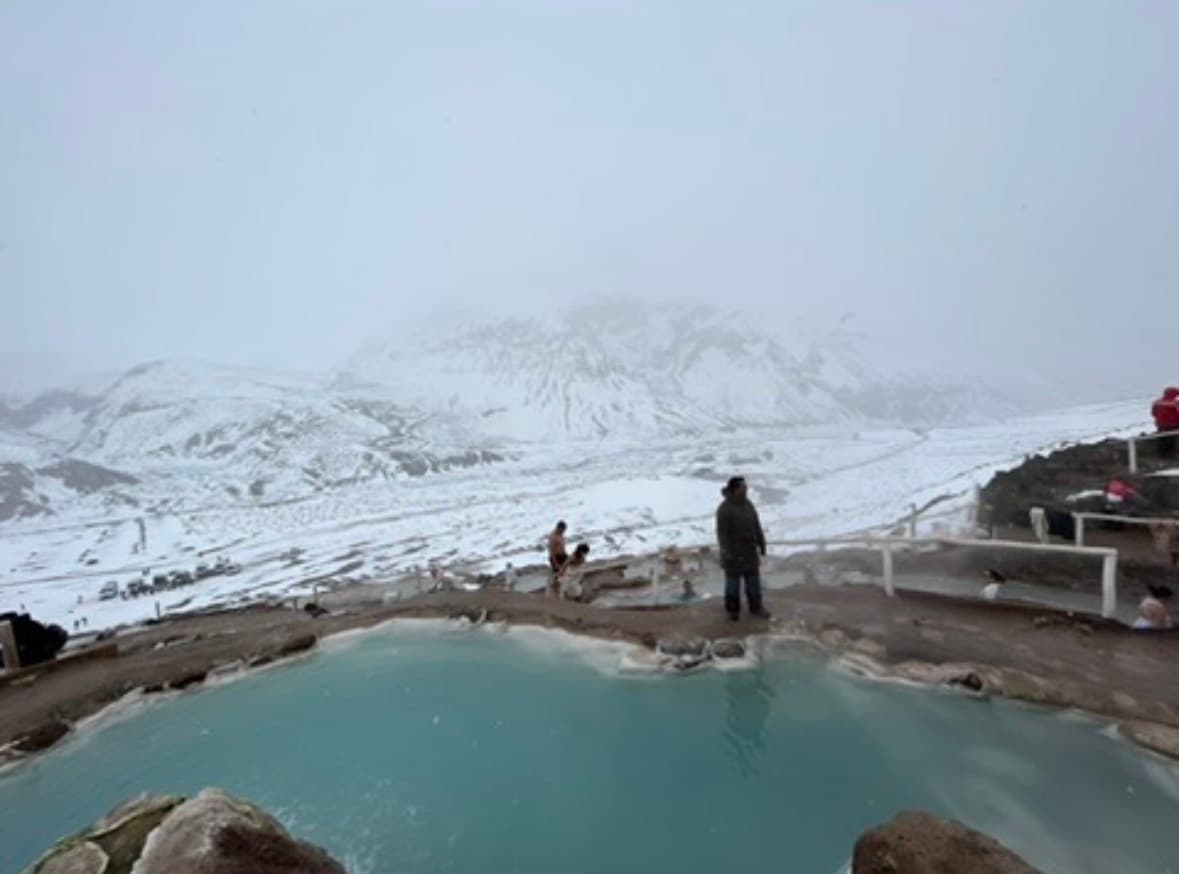 Piscinas termales naturales de Valle de Colina en la cordillera