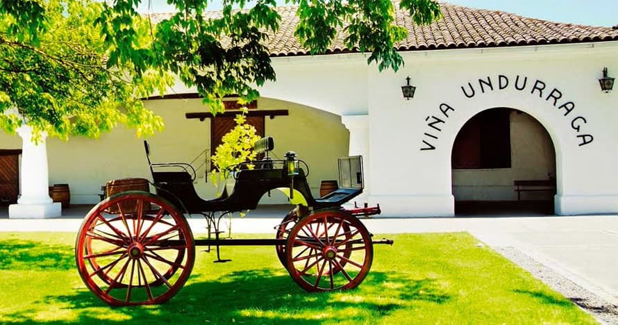 Jardines y viñedos de una histórica viña del Valle del Maipo