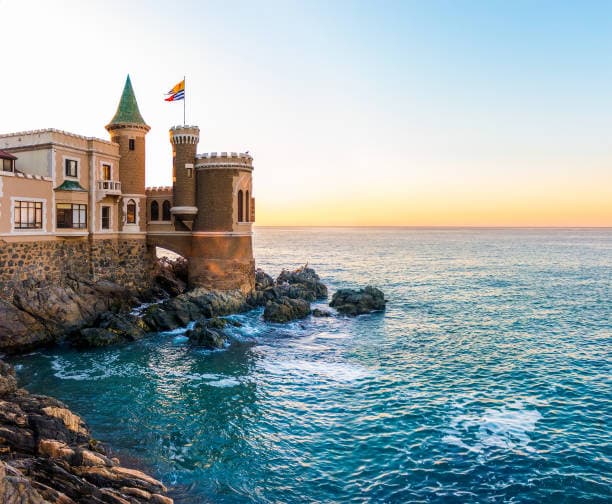 Vista costera de Viña del Mar al atardecer